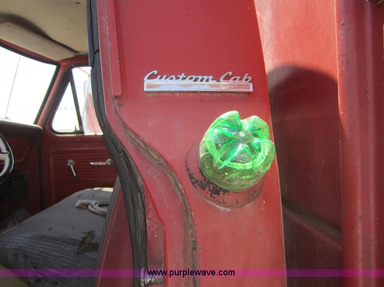 image for item A4795 1967 Ford F600 dump truck