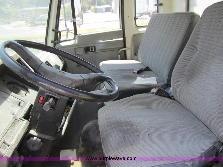 image for item A4796 1989 Isuzu FTR box truck