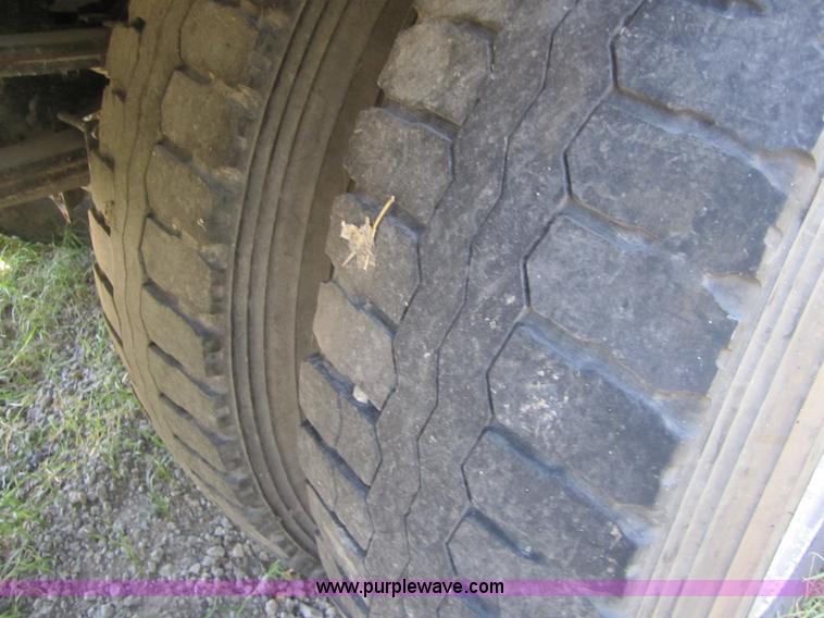 image for item A4796 1989 Isuzu FTR box truck