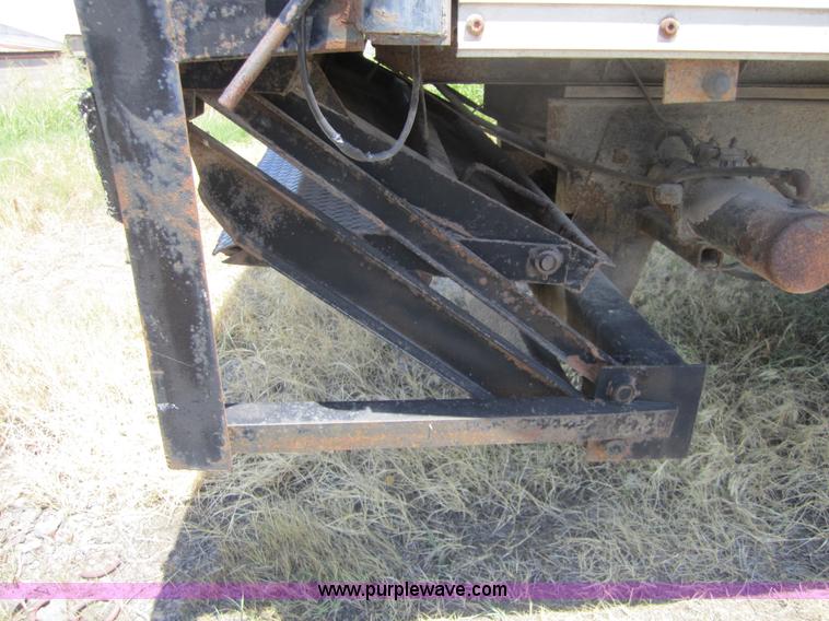 image for item A4796 1989 Isuzu FTR box truck