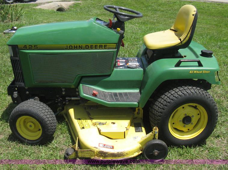 image for item A9499 John Deere 425 lawn tractor