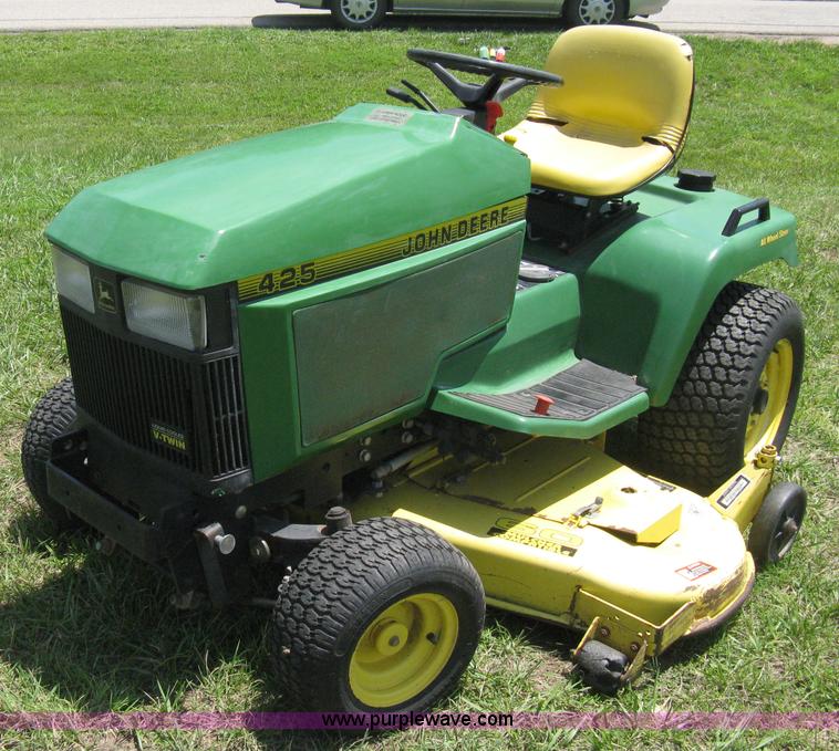 image for item A9499 John Deere 425 lawn tractor