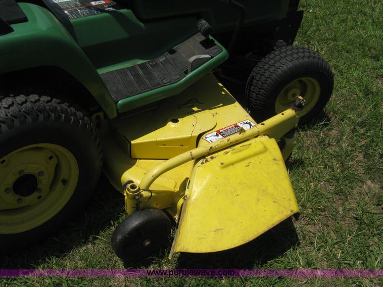 image for item A9499 John Deere 425 lawn tractor
