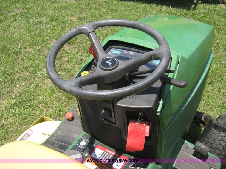 image for item A9499 John Deere 425 lawn tractor