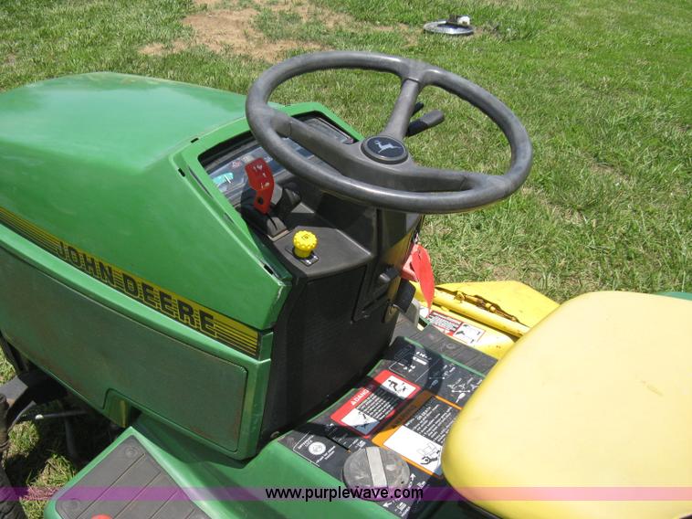 image for item A9499 John Deere 425 lawn tractor