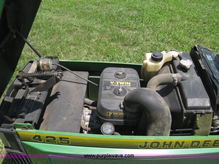 image for item A9499 John Deere 425 lawn tractor