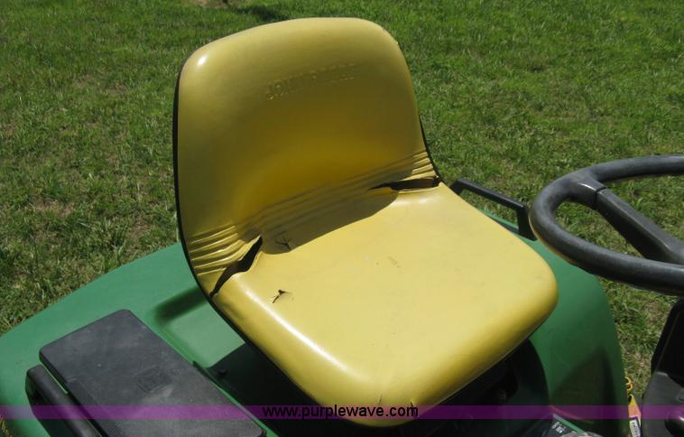 image for item A9499 John Deere 425 lawn tractor