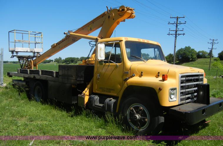 image for item 2353 1986 International S1754 bucket truck