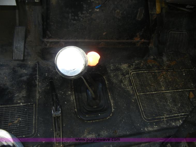 image for item 2353 1986 International S1754 bucket truck