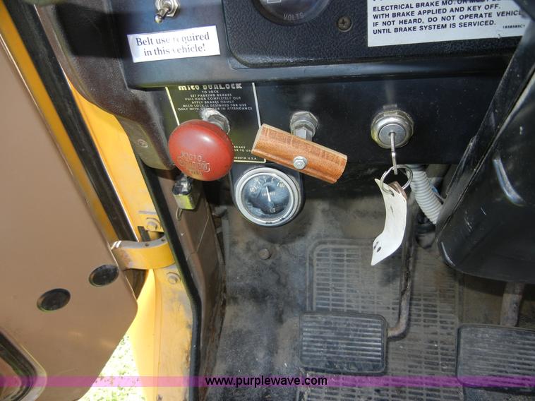 image for item 2353 1986 International S1754 bucket truck