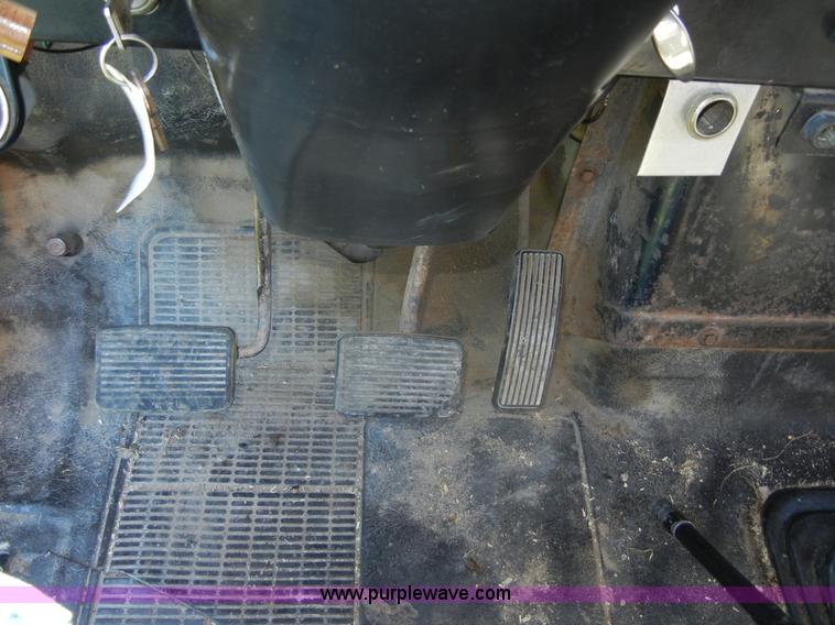 image for item 2353 1986 International S1754 bucket truck