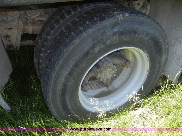 image for item 2353 1986 International S1754 bucket truck