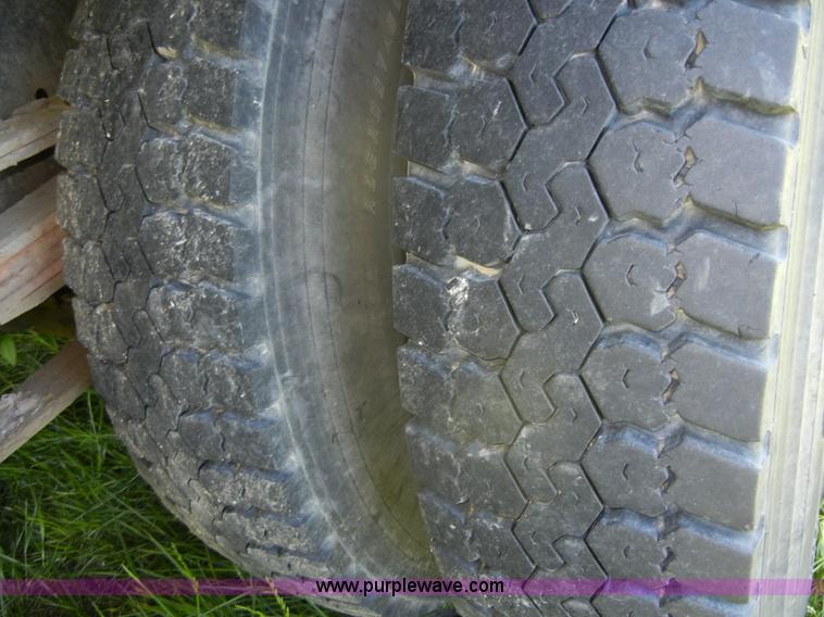 image for item 2353 1986 International S1754 bucket truck