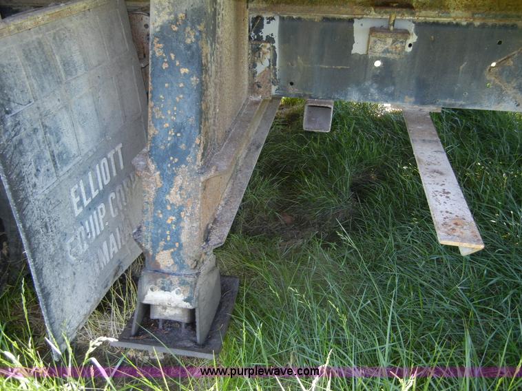 image for item 2353 1986 International S1754 bucket truck