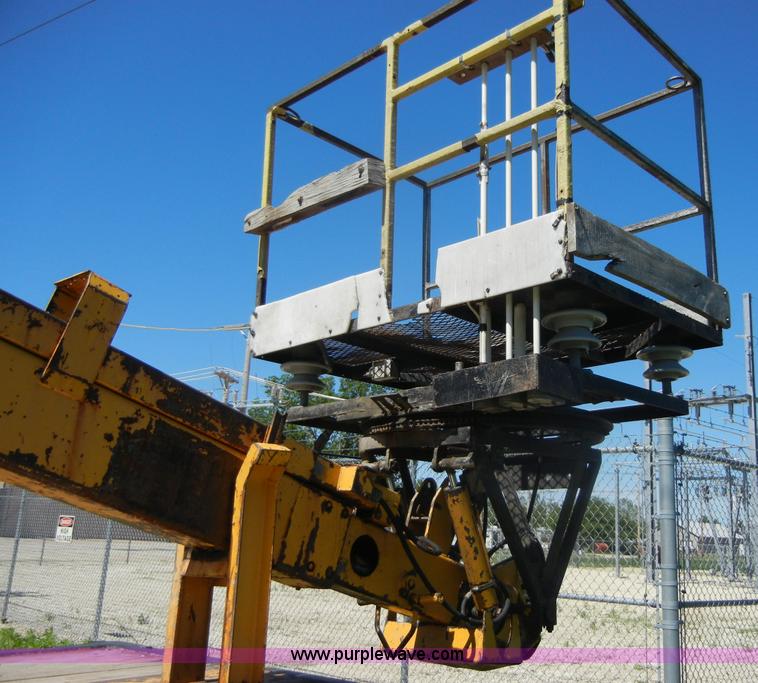 image for item 2353 1986 International S1754 bucket truck