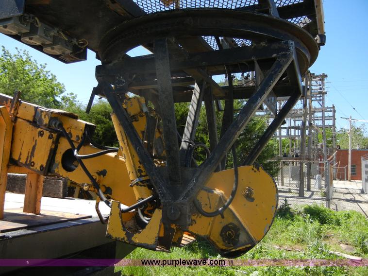 image for item 2353 1986 International S1754 bucket truck