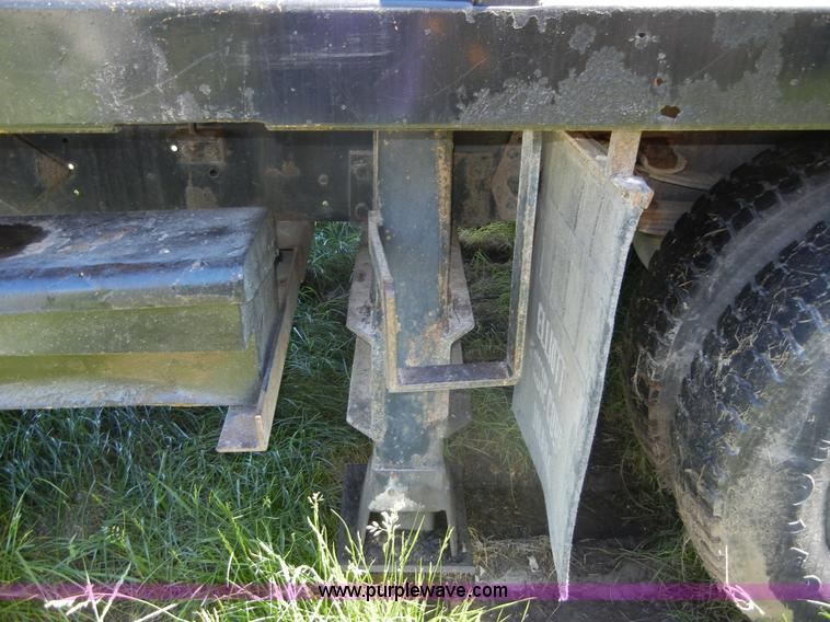 image for item 2353 1986 International S1754 bucket truck