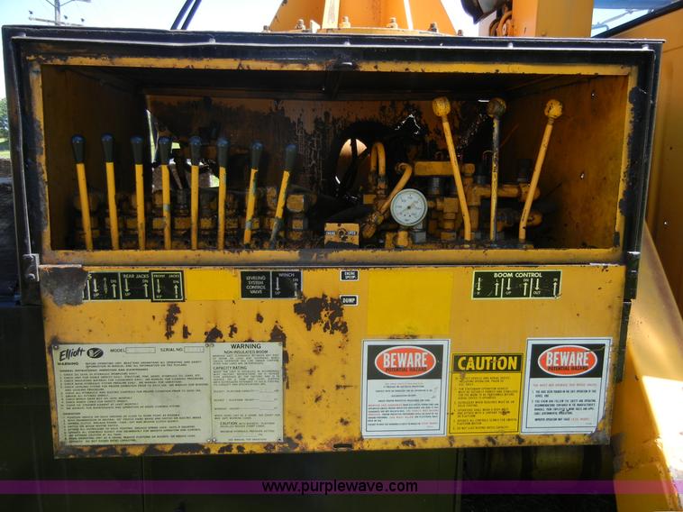 image for item 2353 1986 International S1754 bucket truck