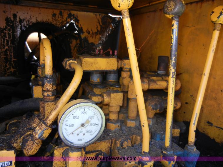 image for item 2353 1986 International S1754 bucket truck