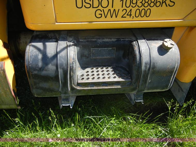 image for item 2353 1986 International S1754 bucket truck