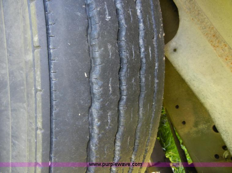 image for item 2353 1986 International S1754 bucket truck