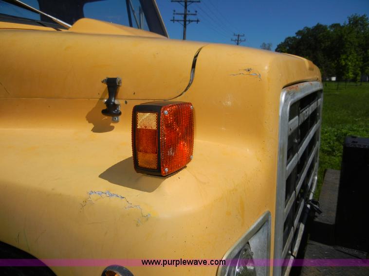 image for item 2353 1986 International S1754 bucket truck