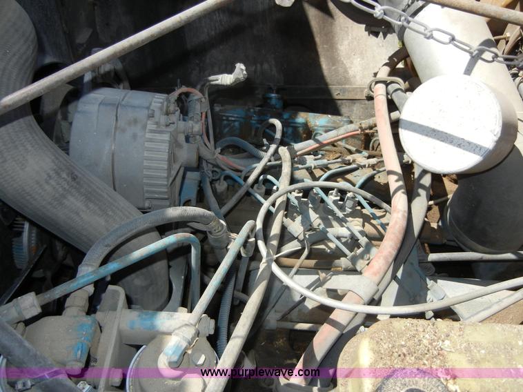 image for item 2353 1986 International S1754 bucket truck