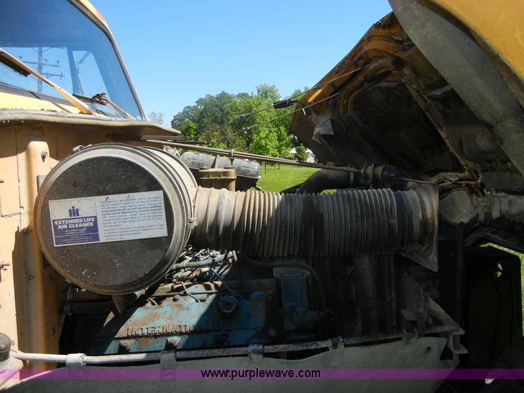 image for item 2353 1986 International S1754 bucket truck