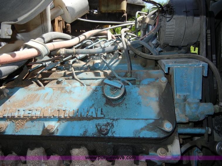 image for item 2353 1986 International S1754 bucket truck