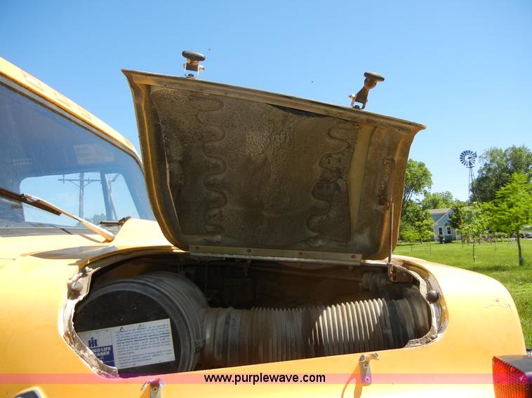 image for item 2353 1986 International S1754 bucket truck