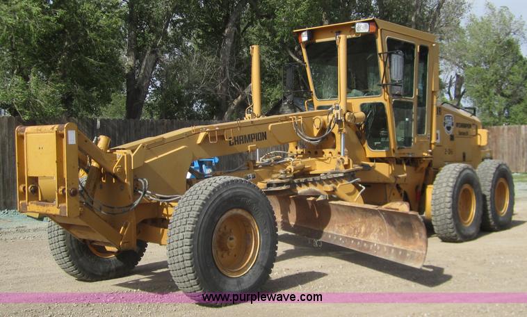 image for item 3082 1996 Champion 720A motor grader