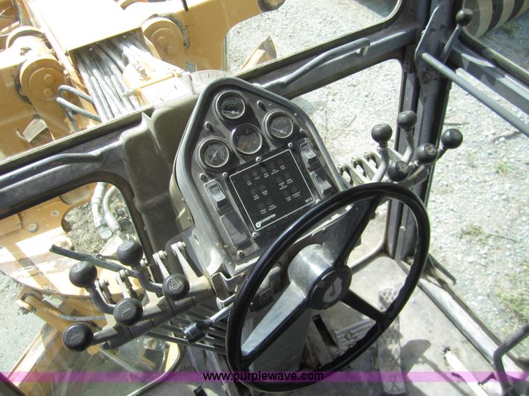 image for item 3082 1996 Champion 720A motor grader