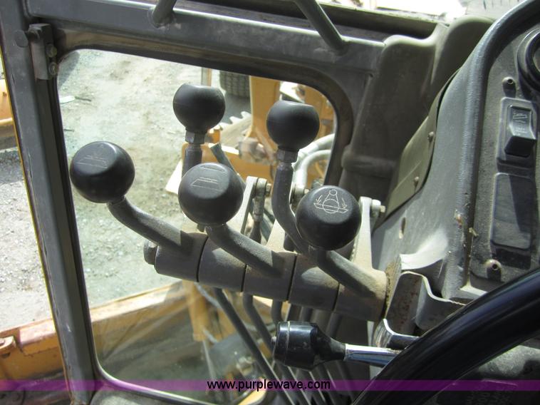 image for item 3082 1996 Champion 720A motor grader