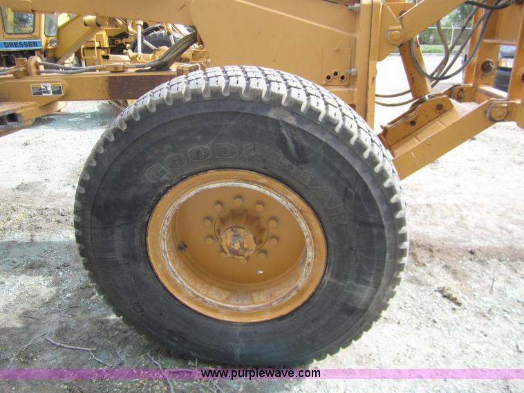 image for item 3082 1996 Champion 720A motor grader