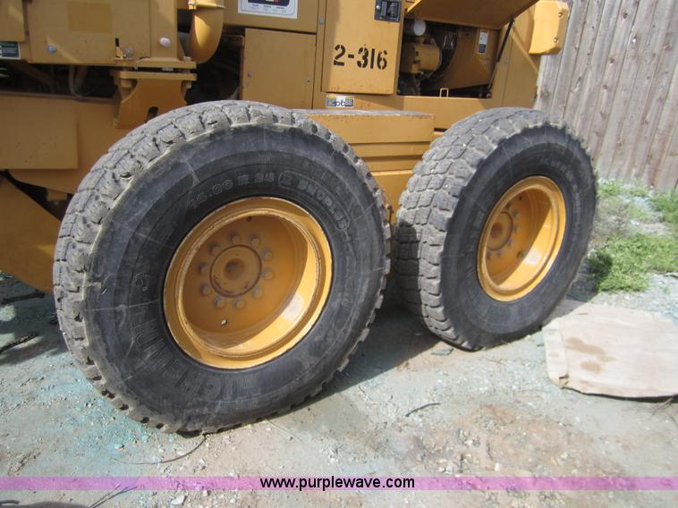 image for item 3082 1996 Champion 720A motor grader