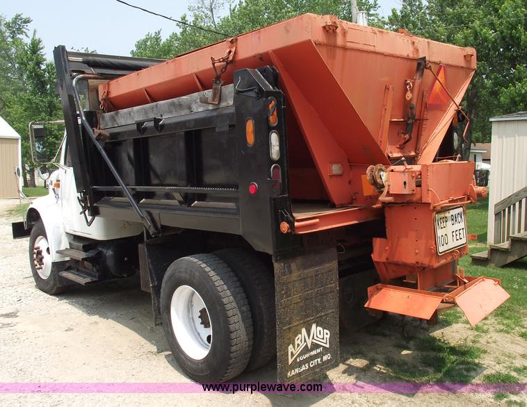 image for item 5396 2000 International 4700 dump truck