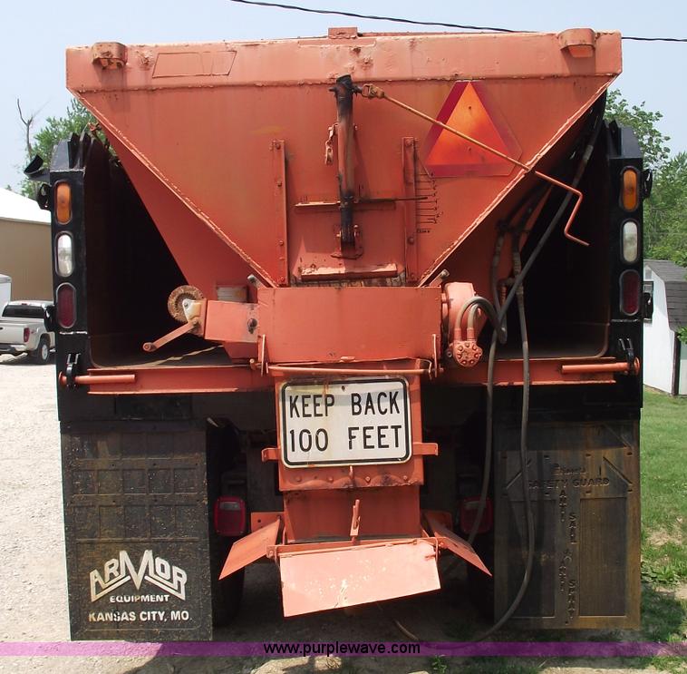 image for item 5396 2000 International 4700 dump truck