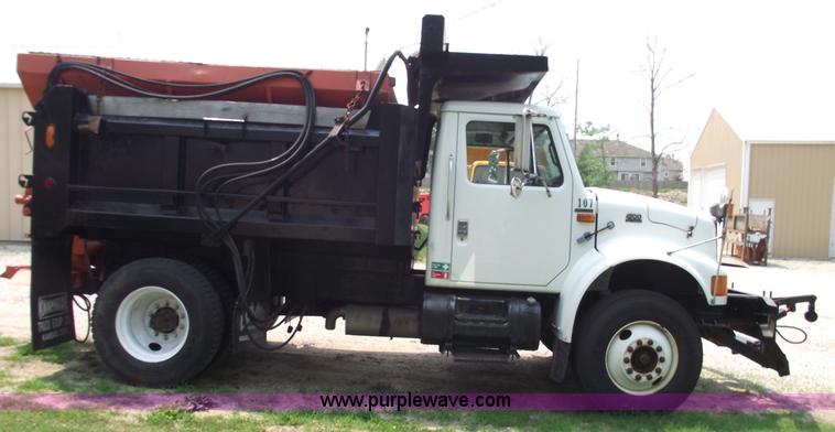 image for item 5396 2000 International 4700 dump truck