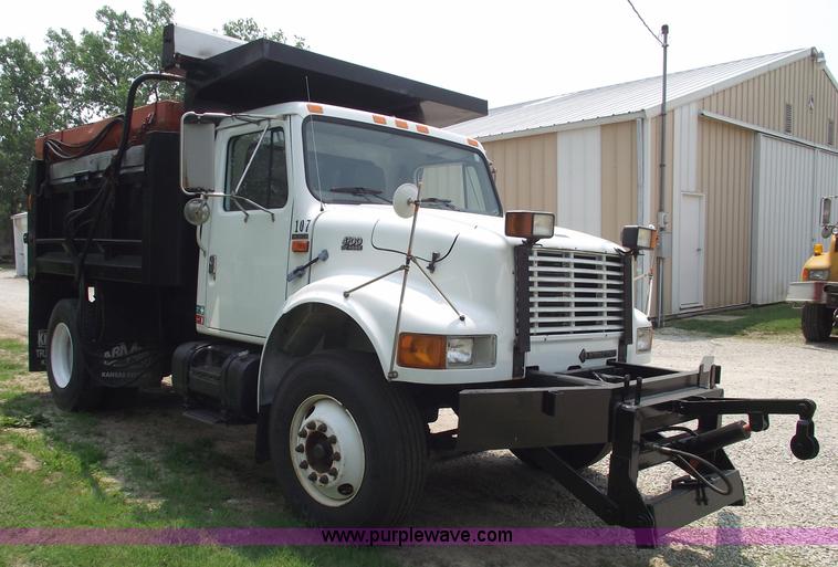 image for item 5396 2000 International 4700 dump truck