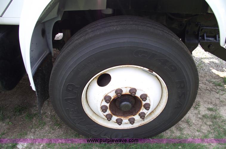 image for item 5396 2000 International 4700 dump truck