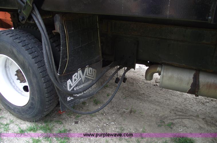 image for item 5396 2000 International 4700 dump truck