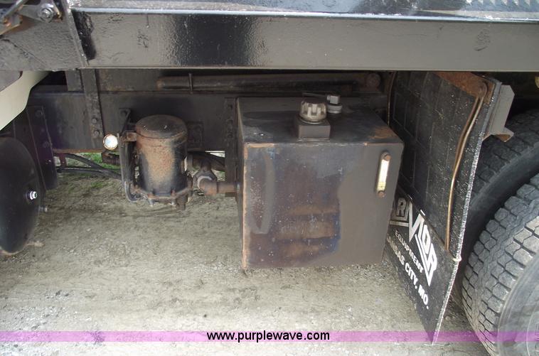 image for item 5396 2000 International 4700 dump truck