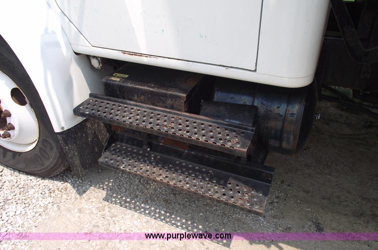 image for item 5396 2000 International 4700 dump truck