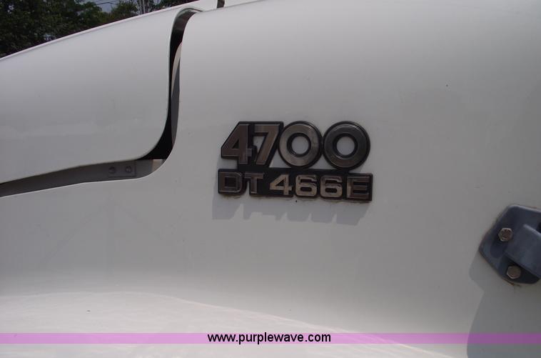 image for item 5396 2000 International 4700 dump truck