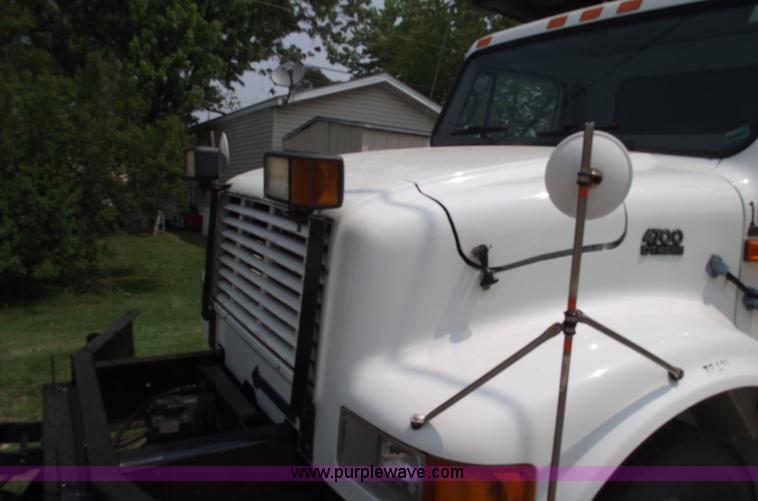 image for item 5396 2000 International 4700 dump truck