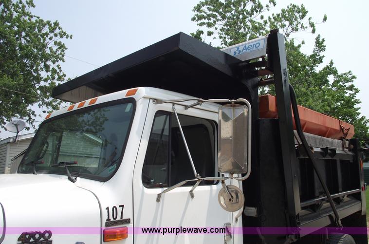 image for item 5396 2000 International 4700 dump truck