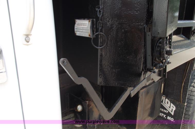 image for item 5396 2000 International 4700 dump truck