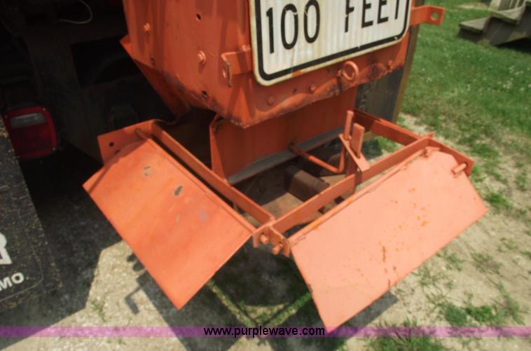 image for item 5396 2000 International 4700 dump truck