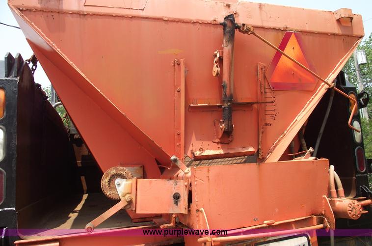 image for item 5396 2000 International 4700 dump truck