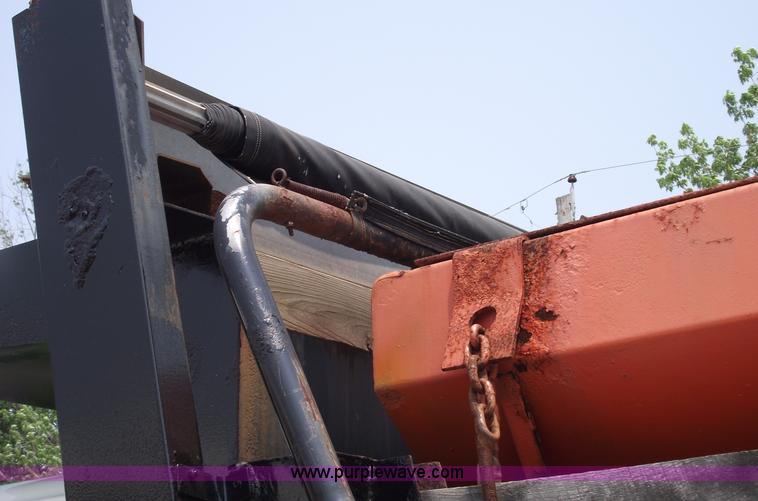 image for item 5396 2000 International 4700 dump truck